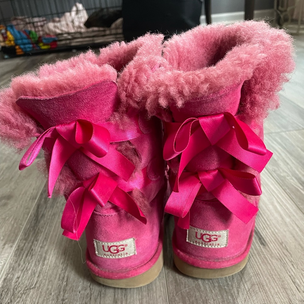 Girls pink uggs